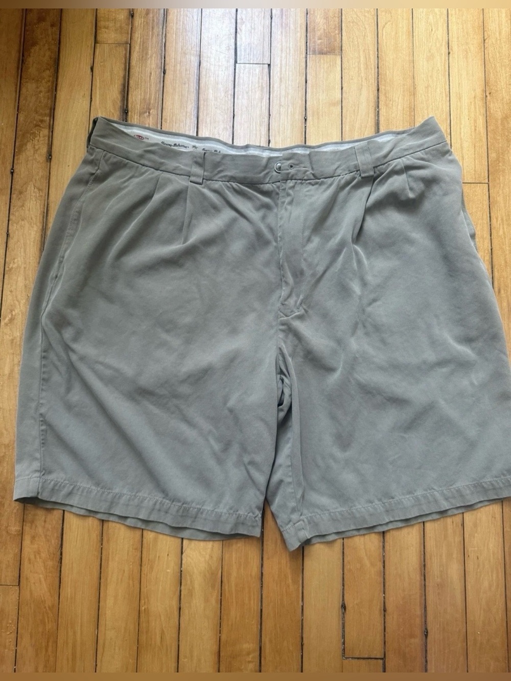 Tommy Bahama Men’s Gray Silk Shorts Size 40 Flat Front Casual Zip Pocket